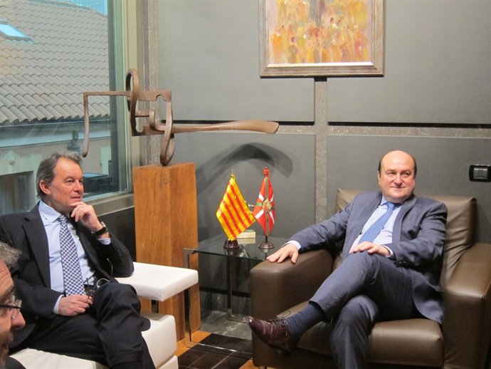                               Reunió Andoni Ortuzar I Artur Mas 