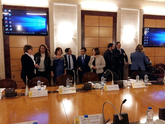 Broto, junto a consejeros de otras comunidades, en este acto en Madrid