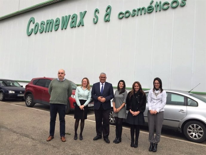 El consejero de Economía, Antonio Ramírez dde Arellano, visita Cosmewax