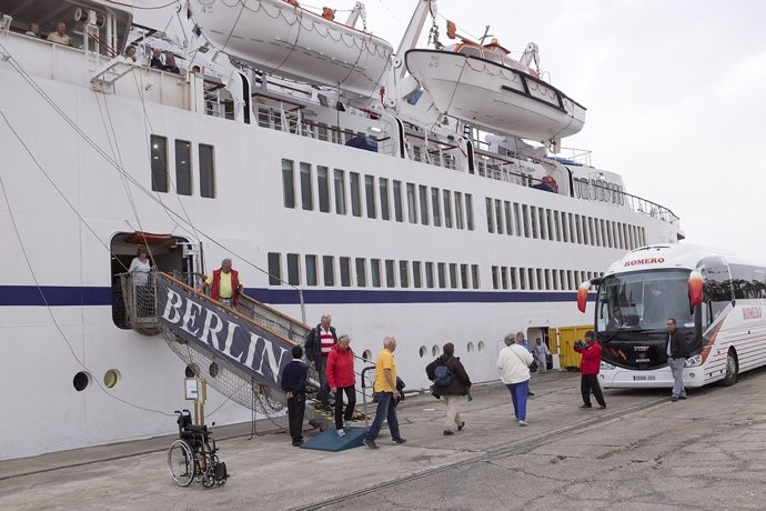 Buque Berlín en el Puerto de Motril