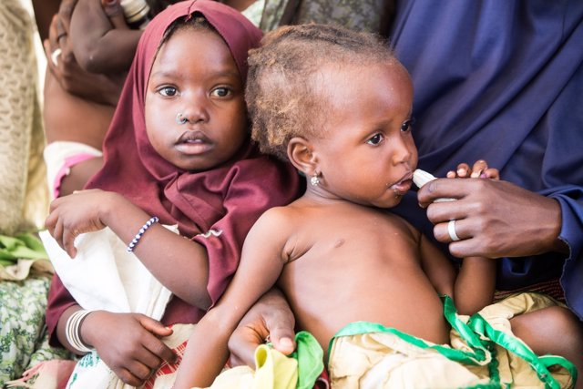 Niños en un centro de malnutrición de UNICEF en Nigeria