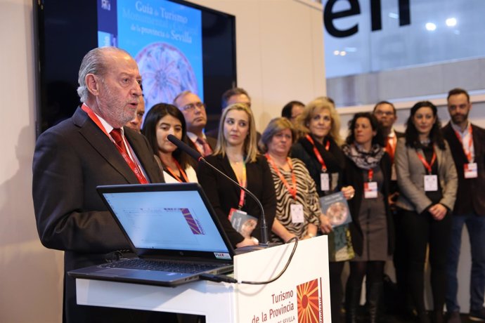 El presidente de la Diputación de Sevilla en Fitur