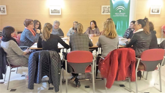 Reunión del IAM con los centros municipales de la mujer en Almería