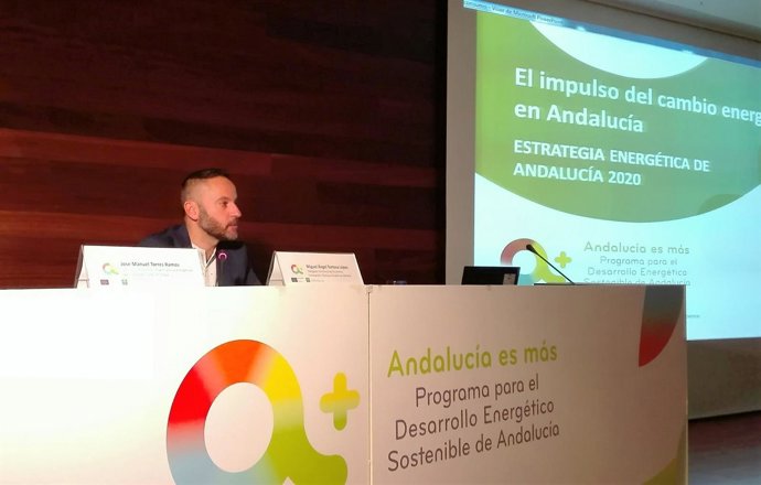 El delegado de Economía inaugura las jornadas sobre autoconsumo