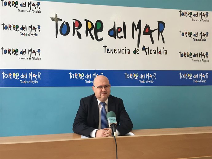 Teniente alcalde costas torre del mar vélez málaga pérez atencia