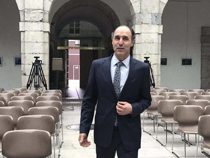 Ignacio Diego a su llegada al Parlamento