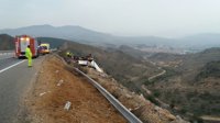 Herido un camionero al salirse su tráiler de la calzada en el puerto de La Perdiz en la A-2