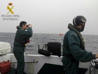 Rescatan a un tripulante de una embarcación frente a Vila Joiosa y buscan a otro desaparecido