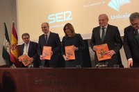 Susana Díaz ve la sanidad pública como "la joya de la corona" de una tierra que "necesita seguir creciendo"