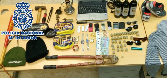Robos útiles efectos intervenidos Policía Nacional joven robos locales comercios