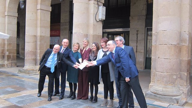 Los presidentes de los parlamentos de Euskadi y Navarra en Euskaltzaindia