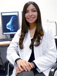 Quirónsalud y la Universidad Europea conceden su beca de especialización en radiología mamaria a la doctora Irma Zúñiga