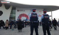 Los Mossos instalan pilonas y barreras de hormigón en los accesos al MWC