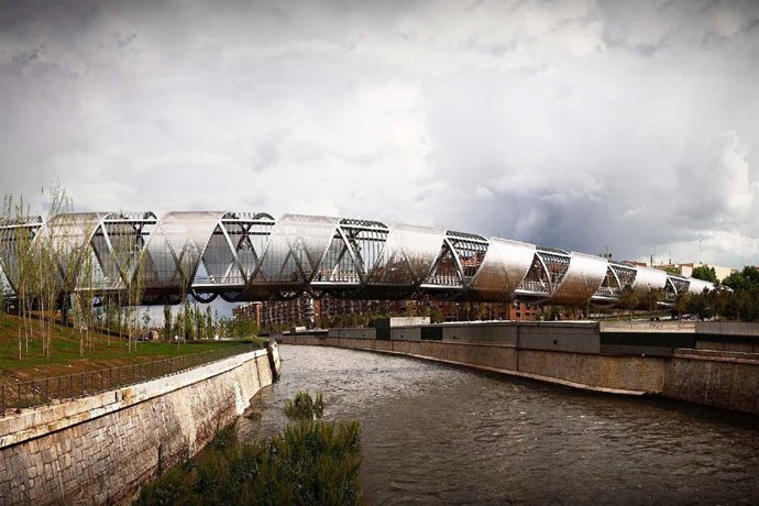 Puente De Perrault De Madrid Río