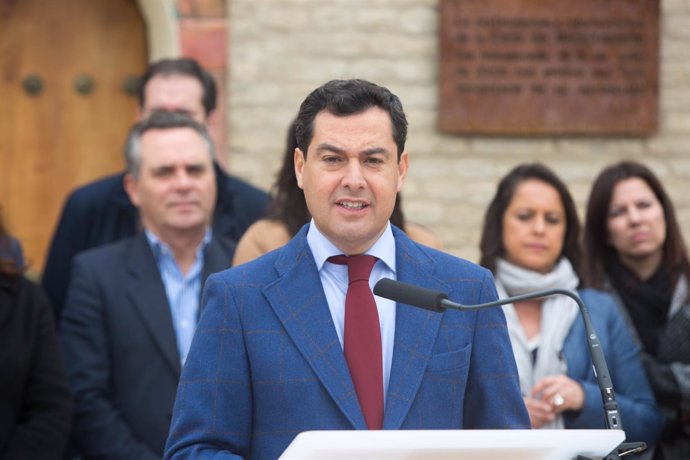 Juanma Moreno, hoy ante la casa de Blas Infante