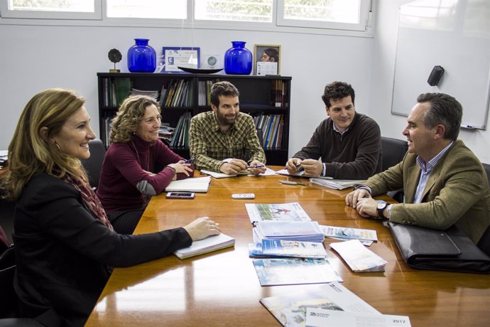 Foto Y Np. Pp De Sevilla Preguntará En El Parlamento Por Las Ayudas Al Comedor A