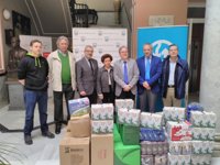 Emasesa entrega media tonelada de alimentos para la campaña de recogida organizada por el Ateneo de Sevilla