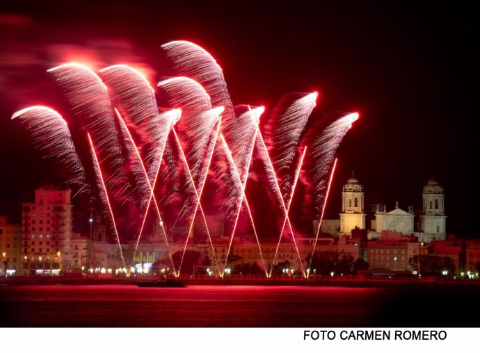 Fuegos artificiales en Carnaval de Cádiz
