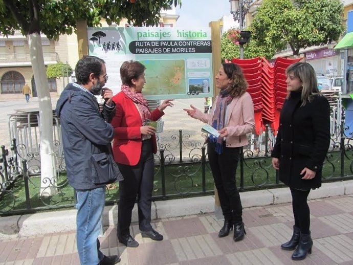 Pozuelo (centro) y Carmona (centro), durante su encuentro