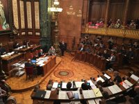 Barcelona apoya a los miembros de la Mesa querellados y se adhiere al Pacte pel Referèndum