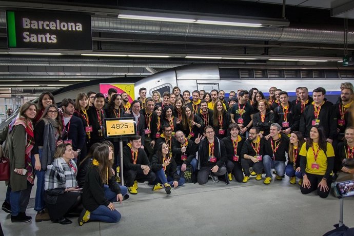 Participantes del Imagine Express, a su salida en Sants (Bcn)