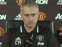 Mourinho 'homenajea' a Ranieri con sus iniciales en la camiseta