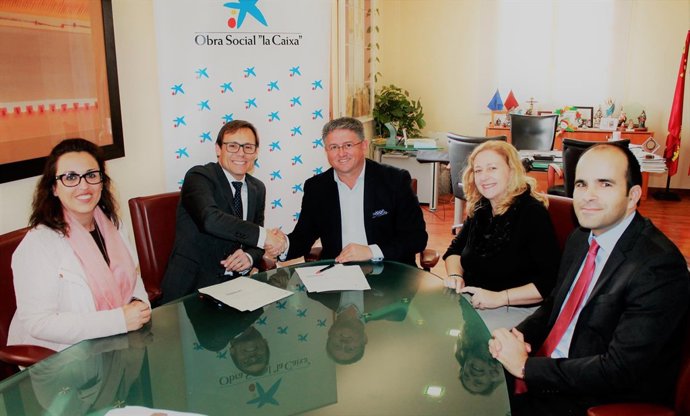 Imagen de la firma del acuerdo