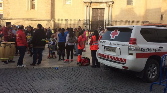 Efectivos de Cruz Roja en el dispositivo del Carnaval de Badajoz