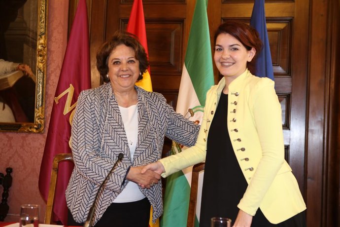 La delegada de Economía, Carmen Castreño, y la presidenta de AEDI