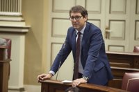 El PSOE pide aumentar al 75% la subvención área a los residentes de islas no capitalinas