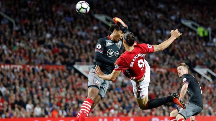 Ibrahimovic remata en el Manchester United - Southampton