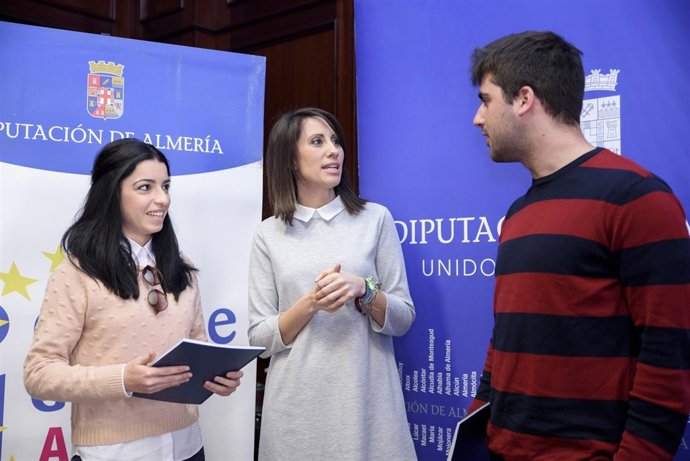 Dos voluntarios almeriense se van a Grecia y Polonia de la mano de la Diputación