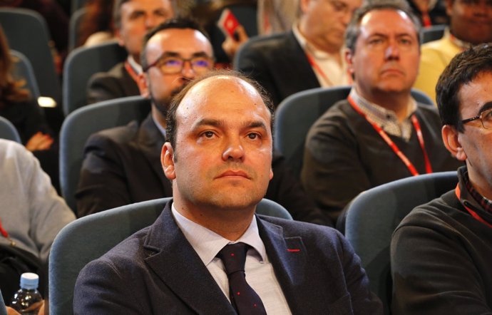 El economista José Carlos Díez durante la ponencia económica del PSOE