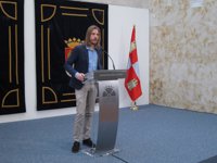 Fernández reivindica Podemos como "fuerza conservadora" para que CyL no sea "tierra de emigración y exilio"