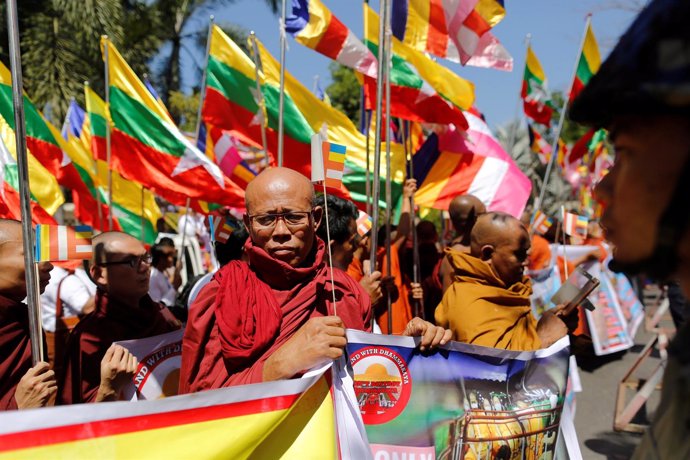 Protestas monjes budistas frente a Embajada tailandesa en Birmania
