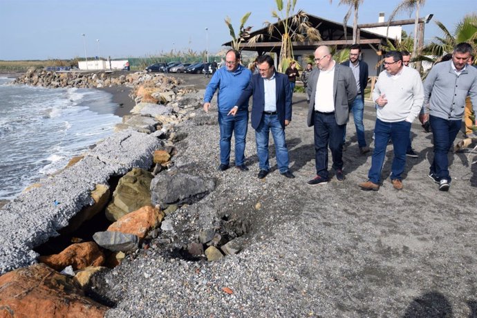 Heredia visita las playas de Torre del Mar en Vélez