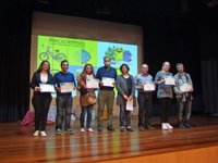 Ocho agentes comunitarios reciben un reconocimiento por su labor en la campaña 'Zaragoza recicla'