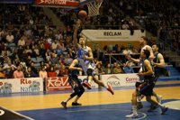 Obradoiro triunfa en la segunda prórroga y Valencia suda el triunfo ante Joventut