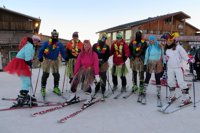 300 esquiadores se disfrazan en el descenso de Carnaval de Sierra Nevada