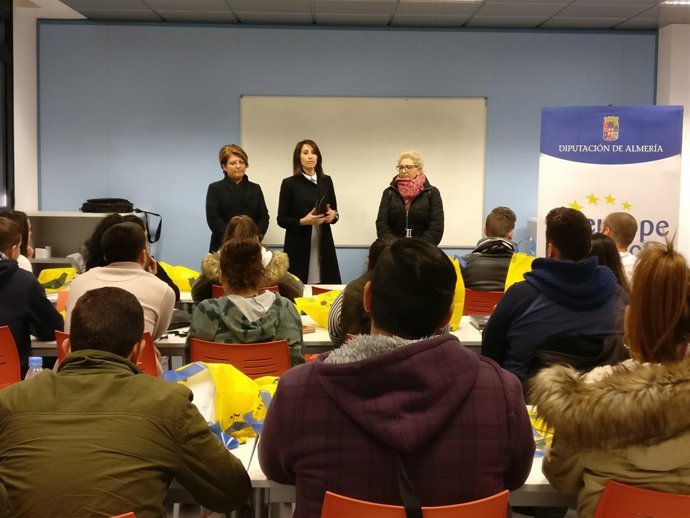 Diputación de Almería forma a desempleados en Gádor en servicio de camarero