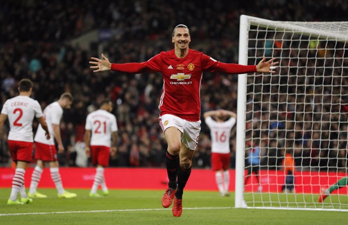 Ibrahimovic da al United de Mourinho su quinta Capital One Cup