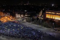 Miles de rumanos salen de nuevo a la calle contra el Gobierno socialdemócrata