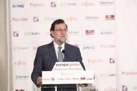 Rajoy dice que Homs está sometido a la ley como todos y le recuerda que España tiene "muy buena salud"