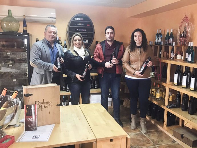 María López Asensio ha visitado las instalaciones de Bodegas Perfer.