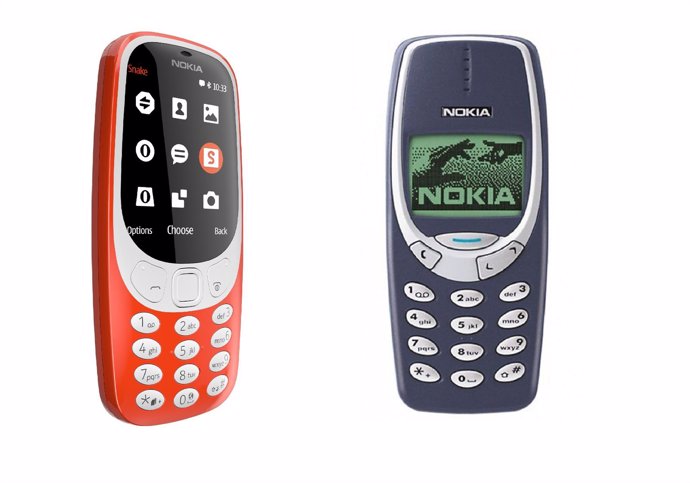Nuevo Nokia 3310 (izquierda) junto al viejo 3310 (derecha)