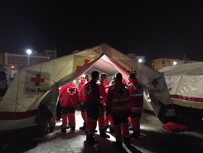 Dispositivo de Cruz Roja en el puerto por la llegada de inmigrantes