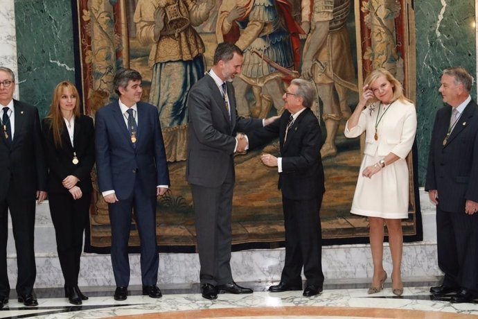 El rei Felip VI rep a Barcelona la medalla de la Racef