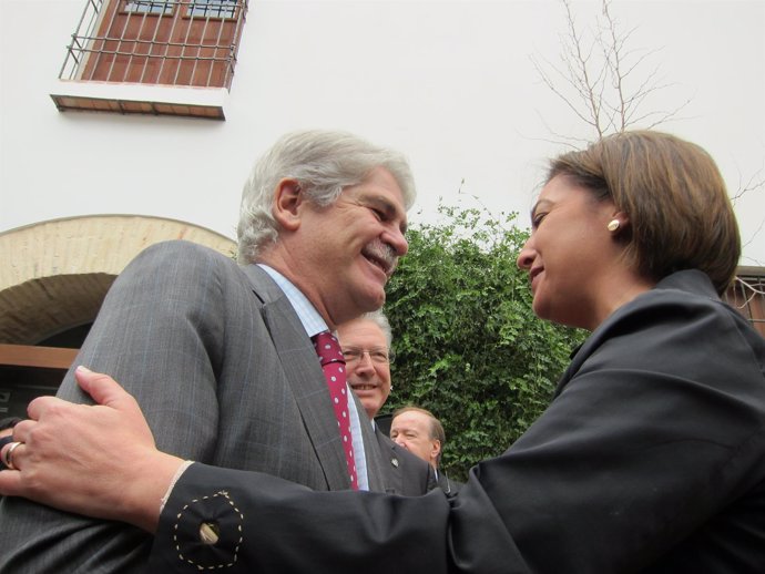 Dastis saluda a la alcaldesa de Córdoba                   