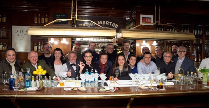 Javier de las Muelas ret homenatge als seus amics xefs en ''Cocktails & Food''