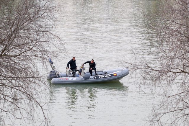 Cuarto jornada de búsqueda del cuerpo de Marta del Castillo en el Guadalquivir